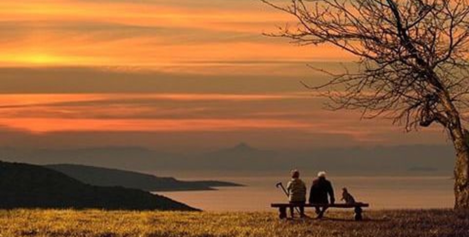 Aki a múltat nem tudja eltemetni, magának állít sírkeresztet